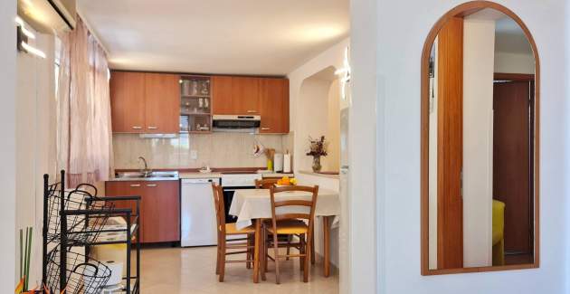 Apartment Beakovic – 40 m from the Sea