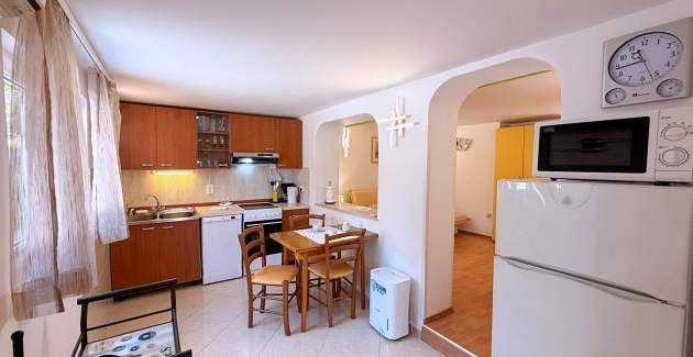 Apartment Beakovic – 40 m from the Sea