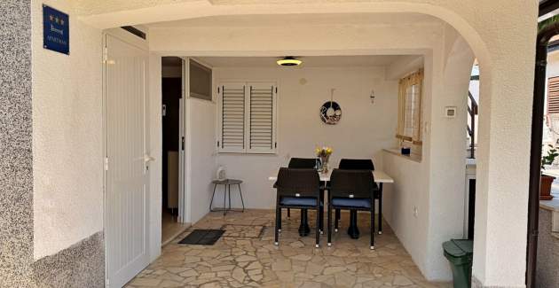 Apartment Beakovic – 40 m from the Sea