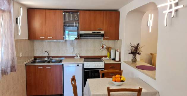 Apartment Beakovic – 40 m from the Sea