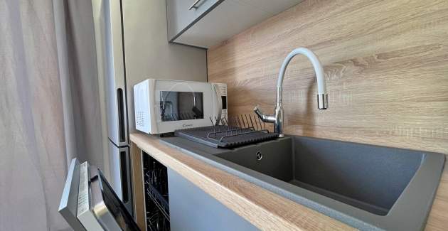 Luxury Apartment Bonum 1 – Sea View & Balcony