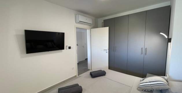 Luxury Apartment Bonum 1 – Sea View & Balcony