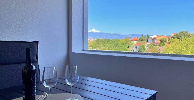 Luxury Apartment Bonum 1 – Sea View & Balcony