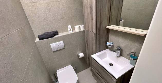 Luxury Apartment Bonum 1 – Sea View & Balcony