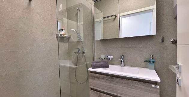 Luxury Apartment Bonum 1 – Sea View & Balcony