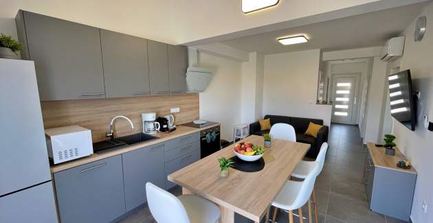 Luxury Apartment Bonum 1 – Sea View & Balcony