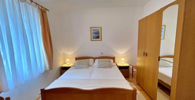 Apartment Tiha Lili 4 – 10 m from Beach, Sea View