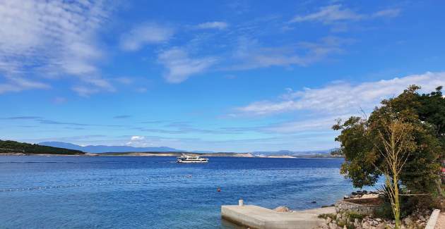 Apartment Tiha Lili 4 – 10 m from Beach, Sea View