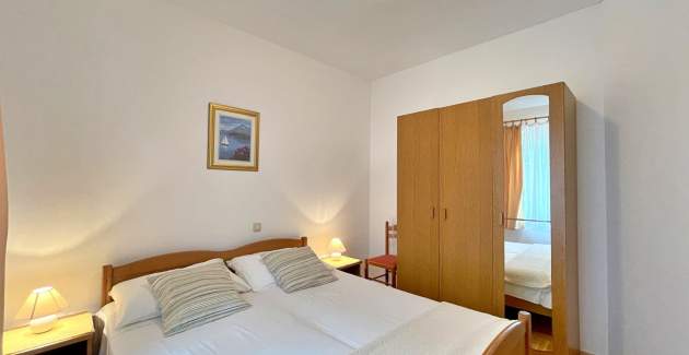 Apartment Tiha Lili 4 – 10 m from Beach, Sea View