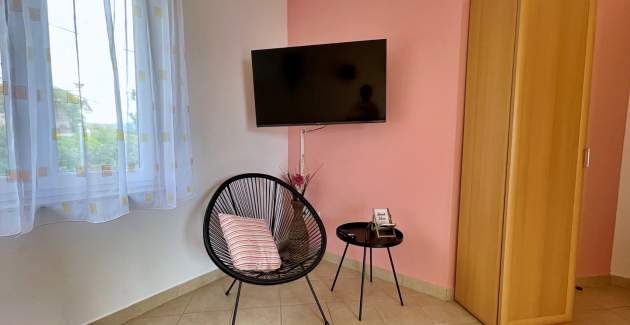 Apartment Tiha Lili 4 – 10 m from Beach, Sea View