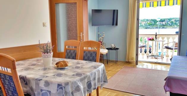 Apartment Tiha Lili 1 – 10 m from Beach, Sea View