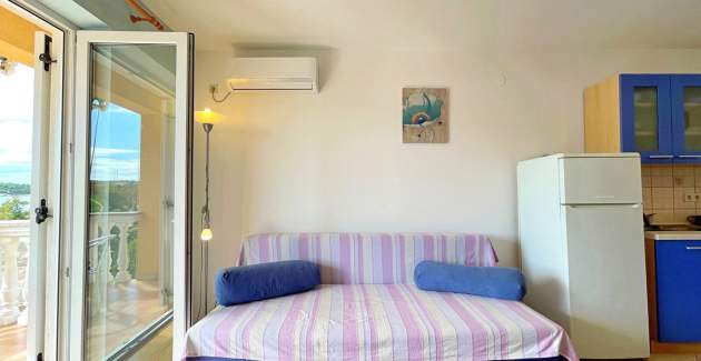 Apartment Tiha Lili 1 – 10 m from Beach, Sea View