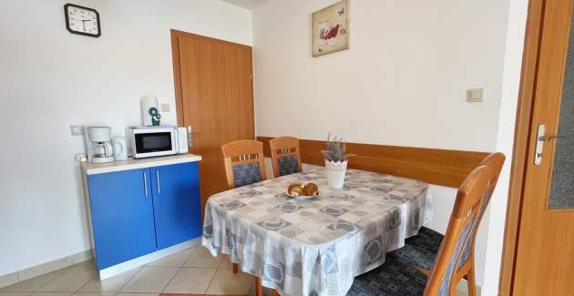 Apartment Tiha Lili 1 – 10 m from Beach, Sea View