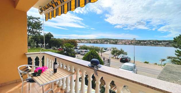 Apartment Tiha Lili 1 – 10 m from Beach, Sea View