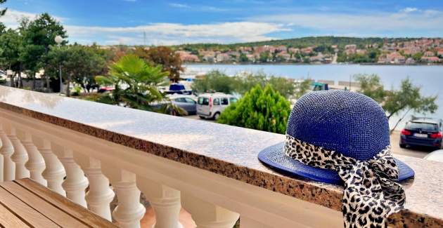 Apartment Tiha Lili 1 – 10 m from Beach, Sea View