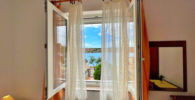 Apartment Tiha Lili 1 – 10 m from Beach, Sea View
