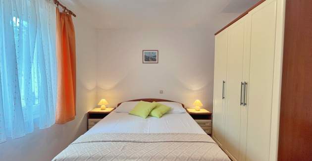 Apartment Tiha Lili 2 – 10 m from the Beach, Sea View