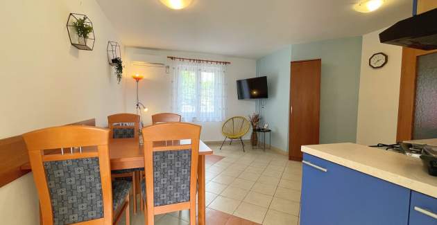 Apartment Tiha Lili 2 – 10 m from the Beach, Sea View