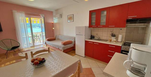 Apartment Tiha Lili 3 – 10 m from the Beach, Sea View