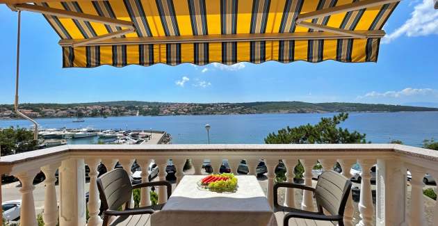 Apartment Tiha Lili 3 – 10 m from the Beach, Sea View