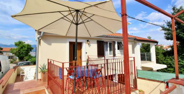 Apartment Bujas – 160 m from Sea and Beach