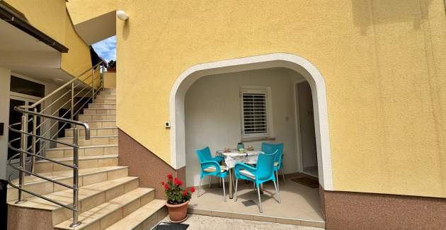 Apartment Car – 90 m from the Sea