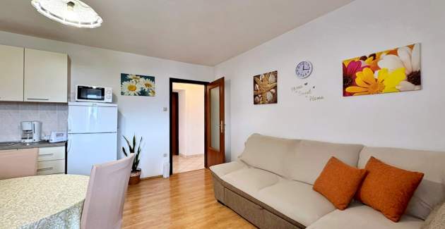 Apartment Car – 90 m from the Sea