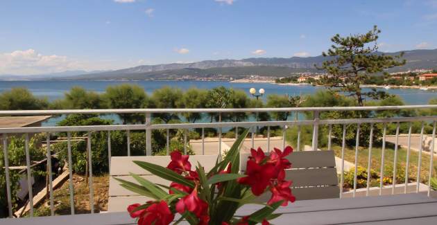 Apartment Kristijan – Seafront & Sea View