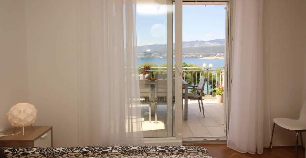 Apartment Kristijan – Seafront & Sea View