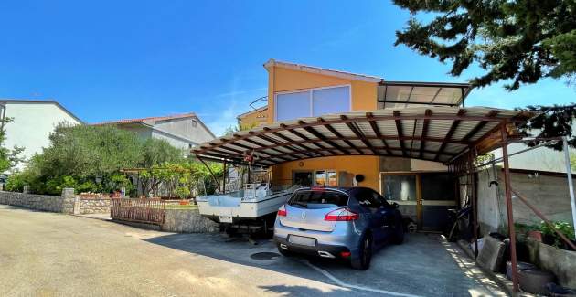 Apartman Mara A4 – terasa i pogled na vrt