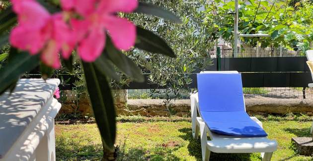 Apartman Mara A4 – terasa i pogled na vrt