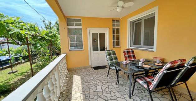 Apartman Mara A4 – terasa i pogled na vrt