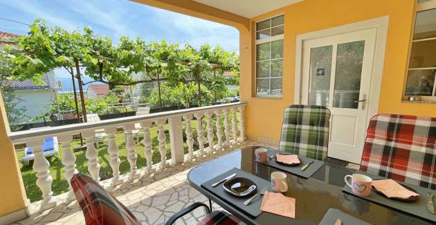 Apartman Mara A4 – terasa i pogled na vrt