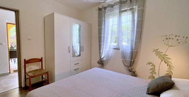 Apartman Mara A4 – terasa i pogled na vrt