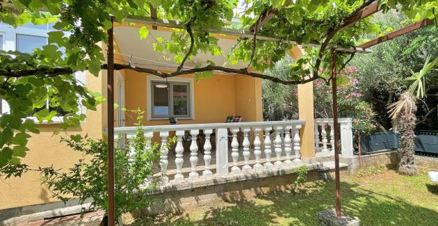 Apartman Mara A4 – terasa i pogled na vrt