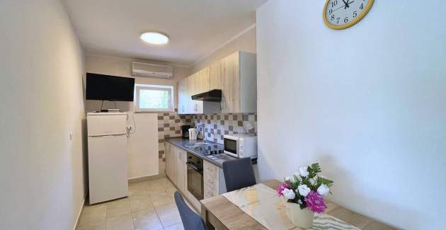 Apartman Mara A4 – terasa i pogled na vrt