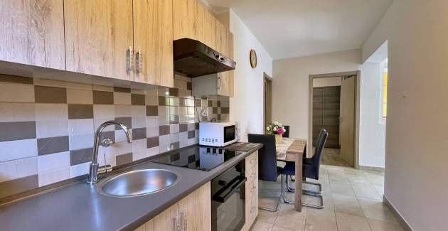 Apartman Mara A4 – terasa i pogled na vrt