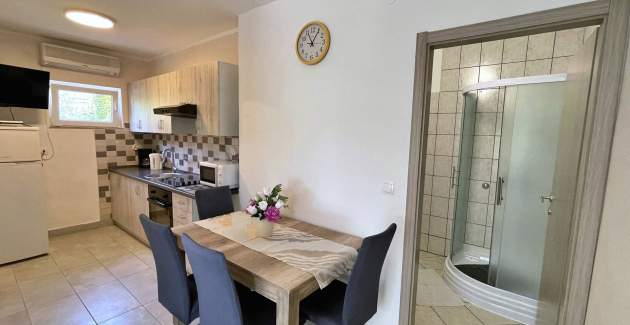 Apartman Mara A4 – terasa i pogled na vrt