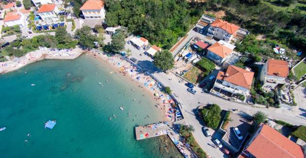 Apartman Mara A4 – terasa i pogled na vrt