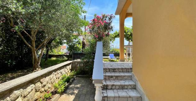 Apartman Mara A4 – terasa i pogled na vrt