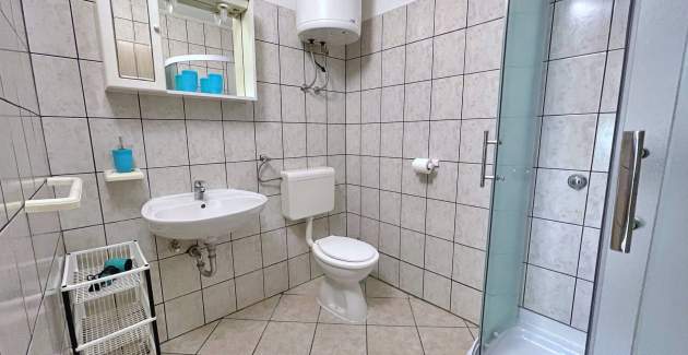 Apartman Mara A4 – terasa i pogled na vrt