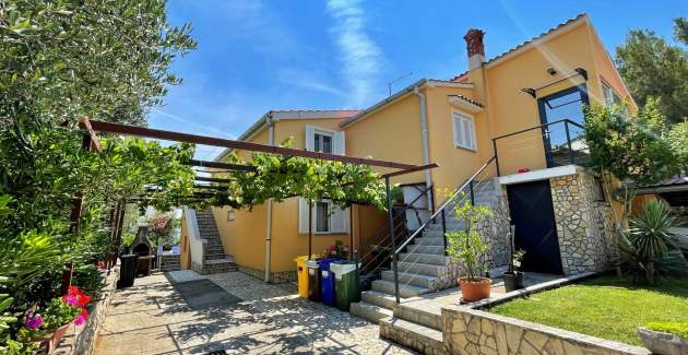 Apartman Mara A4 – terasa i pogled na vrt