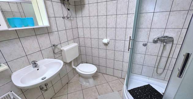 Apartman Mara A4 – terasa i pogled na vrt