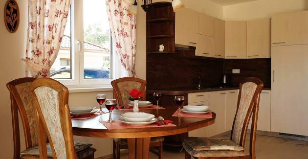 Apartment Rebeka 2 – 160 m vom Meer, Balkon