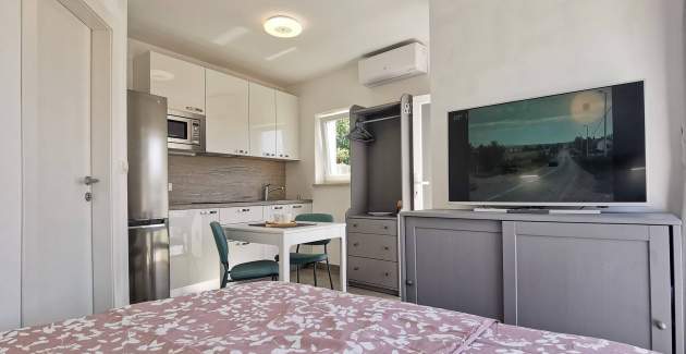 Studio apartment Glorijeta – Sea View, 25 m from Sea