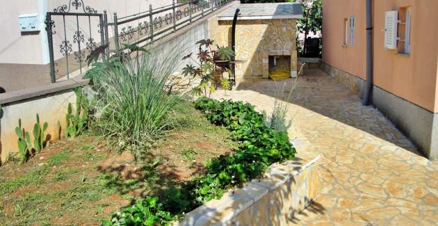 Apartment Nidisa A2 – 90 m from Sea