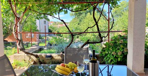 Apartment Viola – Terrace and Garden View