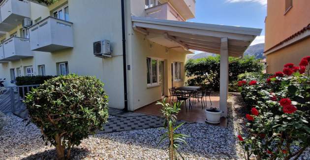 Apartment Brnic AQ P - with covered Terrace, 90 m from the Beach