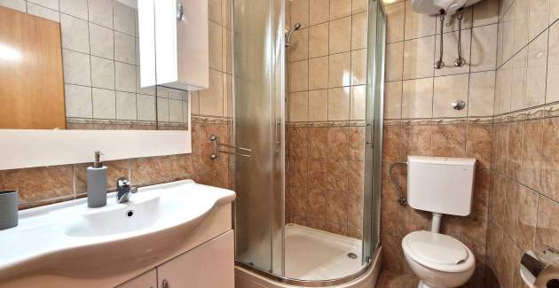 Apartment Brnic AQ P - with covered Terrace, 90 m from the Beach