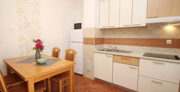 Apartment Brnic AQ P - with covered Terrace, 90 m from the Beach